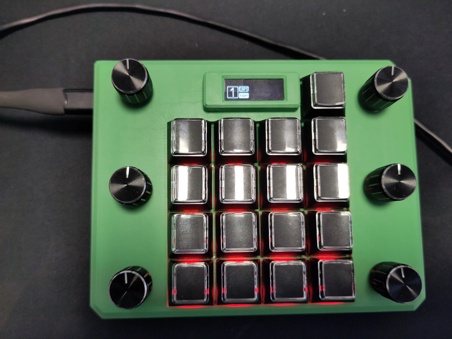 17B06E-Macropad oled 1
